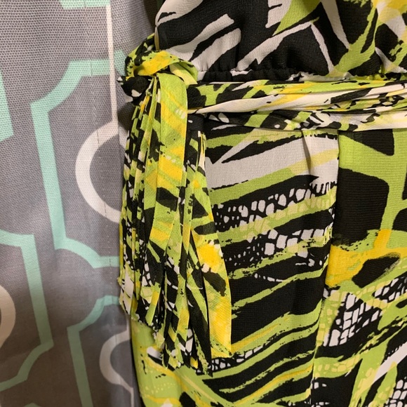 Green and black dress - Picture 6 of 9